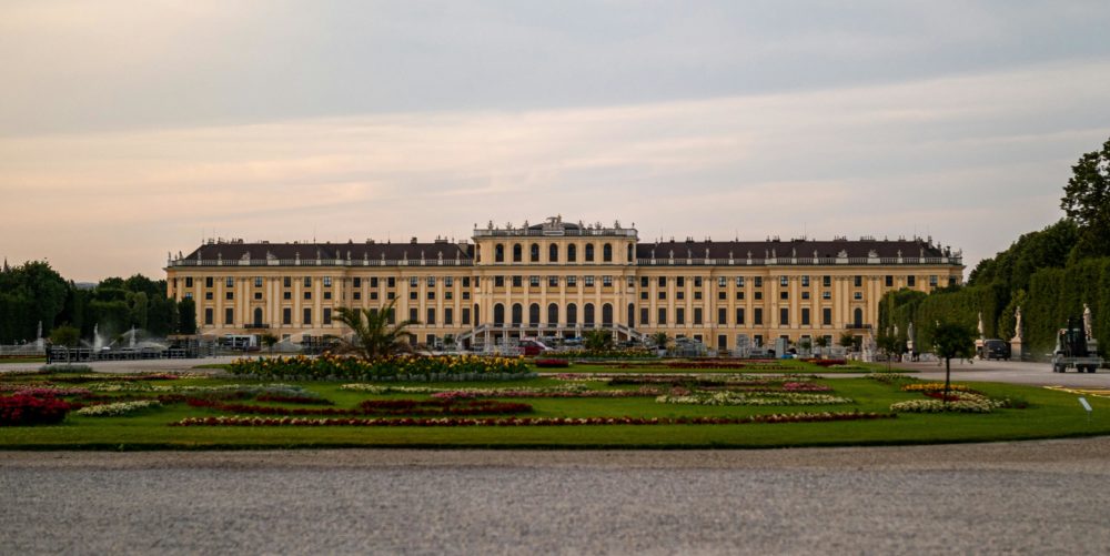 Palacio_de_Schonbrunn_Viena-1000x501 - Tras los pasos de Sisi: un recorrido imperial por Viena