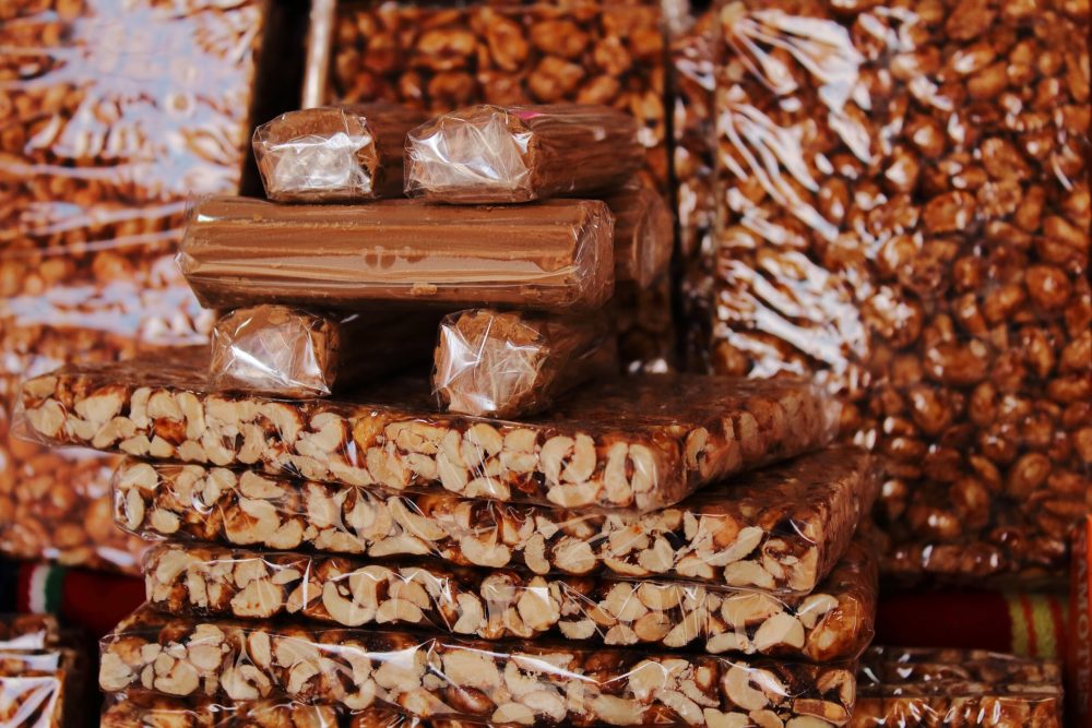 Palanqueta_hecha_de_cacahuate_wikimedia_commons_Adrian-Ceron-1000x667 - 5 dulces mexicanos tradicionales que debes probar