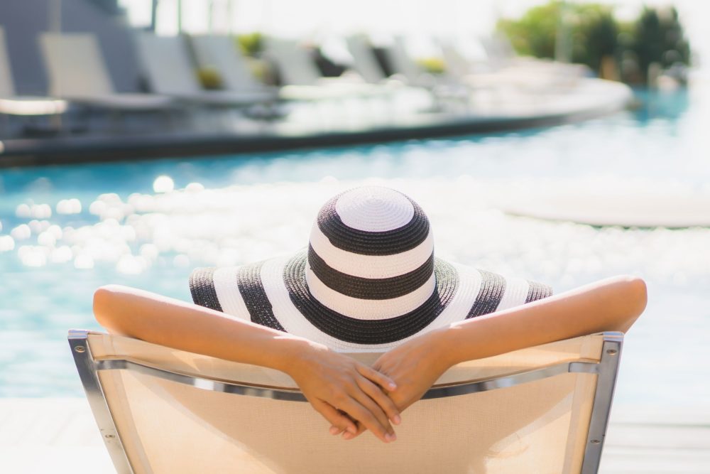 Piscina-De-Hotel-1000x667 - Qué hoteles hay cerca de Disney California y qué precios tienen