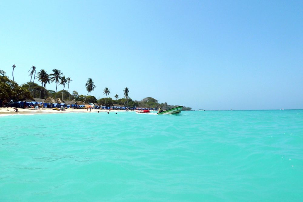Playa-Blanca-Cartagena-1000x667 - Cuáles son las playas que debes visitar en Cartagena de Indias