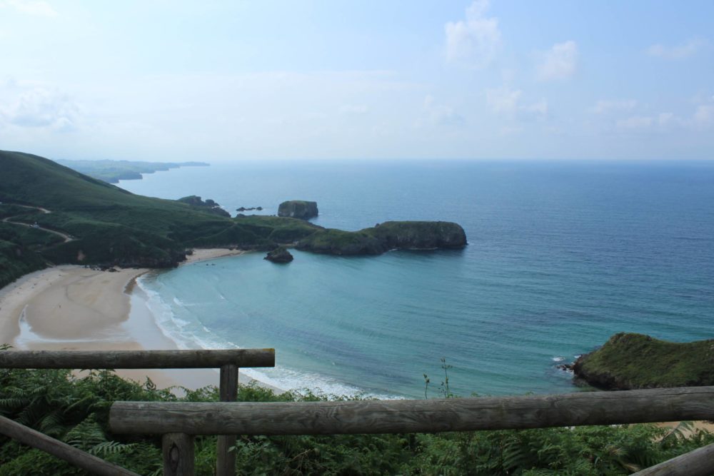 Playa-de-Torimbia-1000x667 - 8 playas nudistas en España que no te puedes perder: dónde quedan y cuáles tienen los paisajes más bonitos
