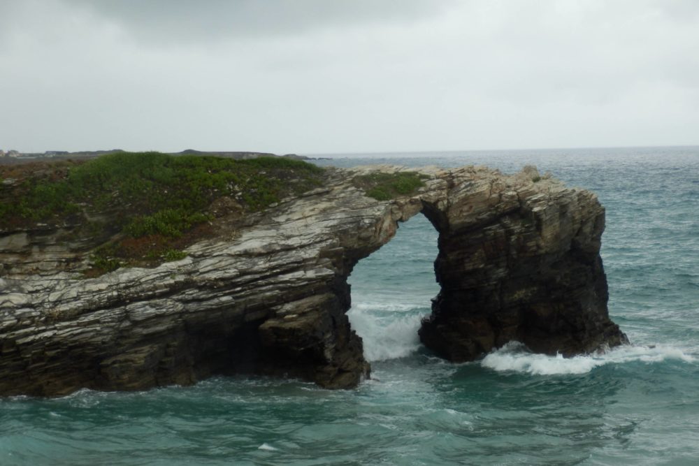 Playa-de-las-Catedrales-1000x667 - Top 6 destinos exóticos de España para visitar y que pocos conocen