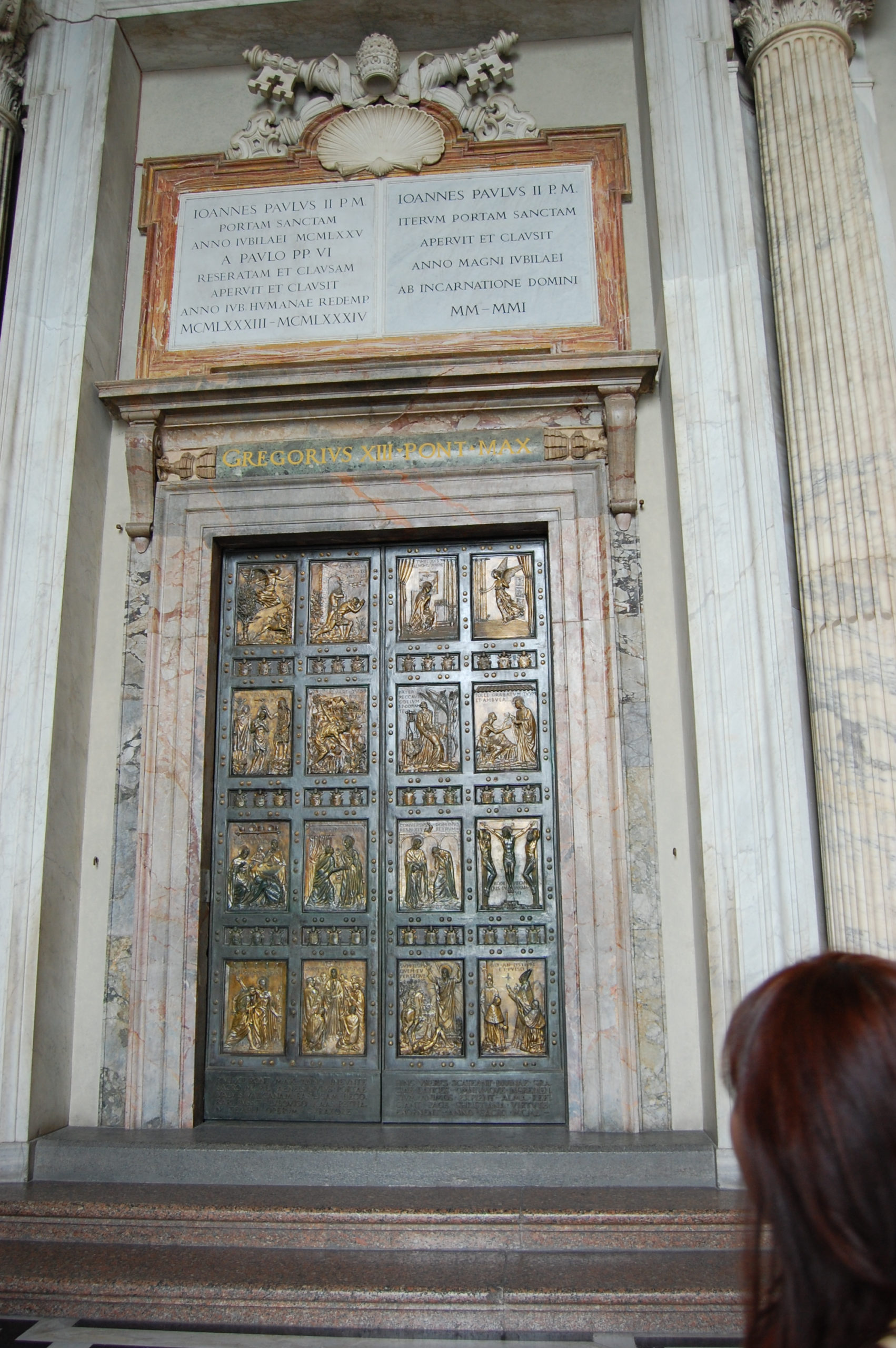 Puerta_Santa_basilica_San_Pedro-scaled - Jubileo 2025: qué es y qué significa para el turismo en Italia