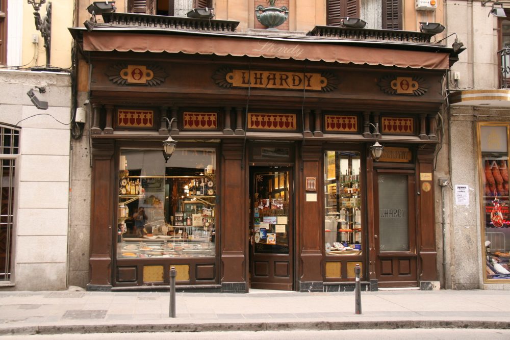 Restaurante_Lhardy-Madrid_wikimedia_commons_Tamorlan-1000x667 - Los 3 restaurantes de Madrid más populares entre los turistas