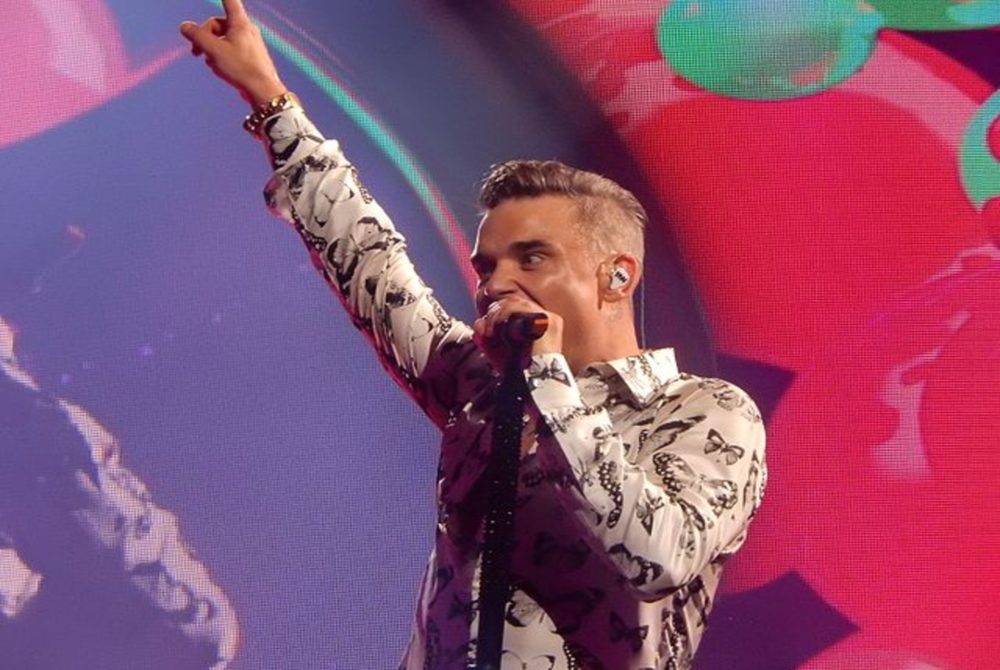 Robbie_Williams_Roundhouse_London_Apple_Music_Festival_29312825513-1-1000x670 - Qué ver en el Moco Museum Barcelona, por qué se llama así y cuándo tiene entrada gratis