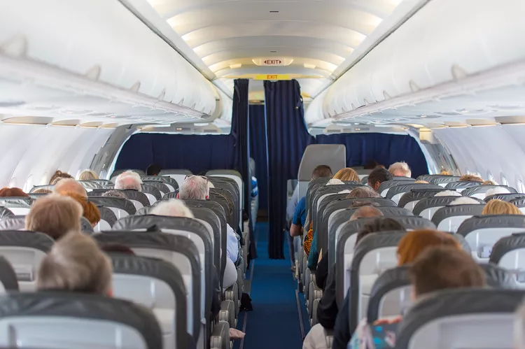 Si eres mujer, esta aerolínea te permitirá conocer el género de tu compañero de asiento