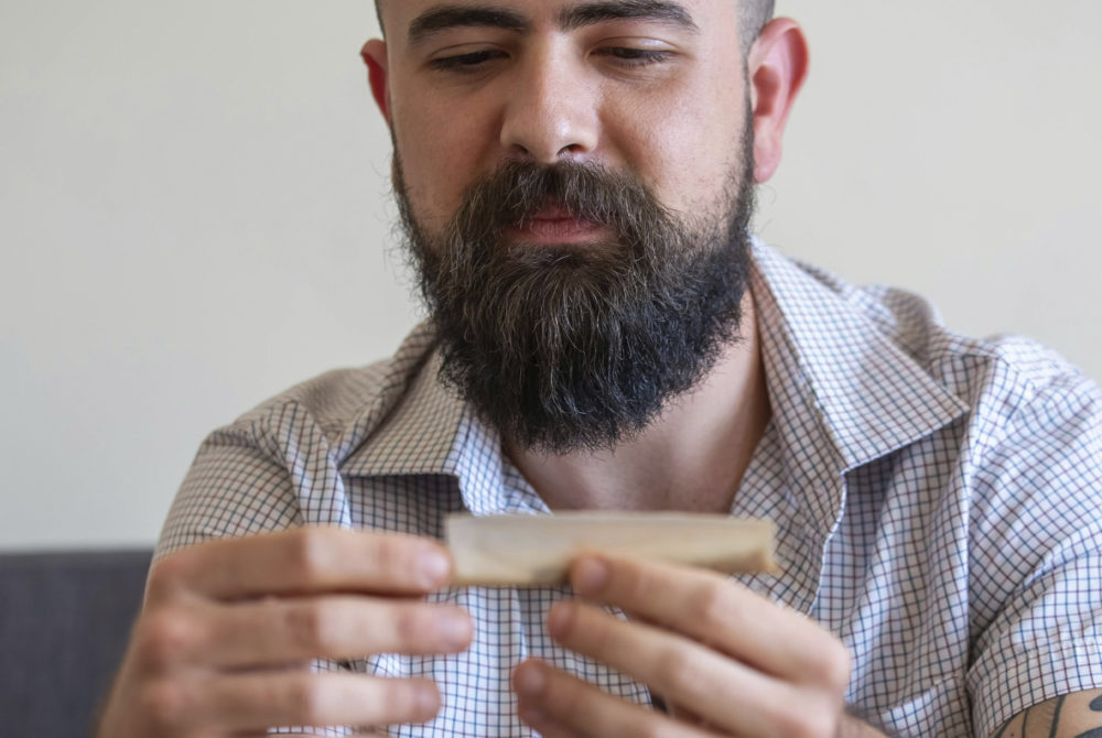 ¿Se puede llevar tabaco en el avión?
