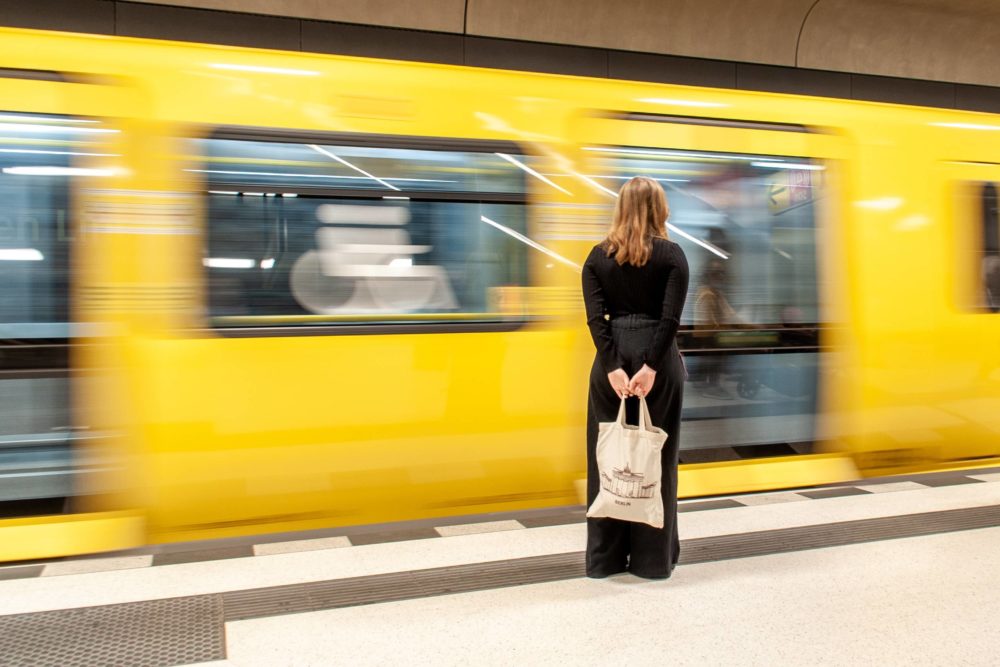Tren-en-Paris-1000x667 - Cómo llegar a Disneyland Paris desde la torre Eiffel y cuánto cuesta