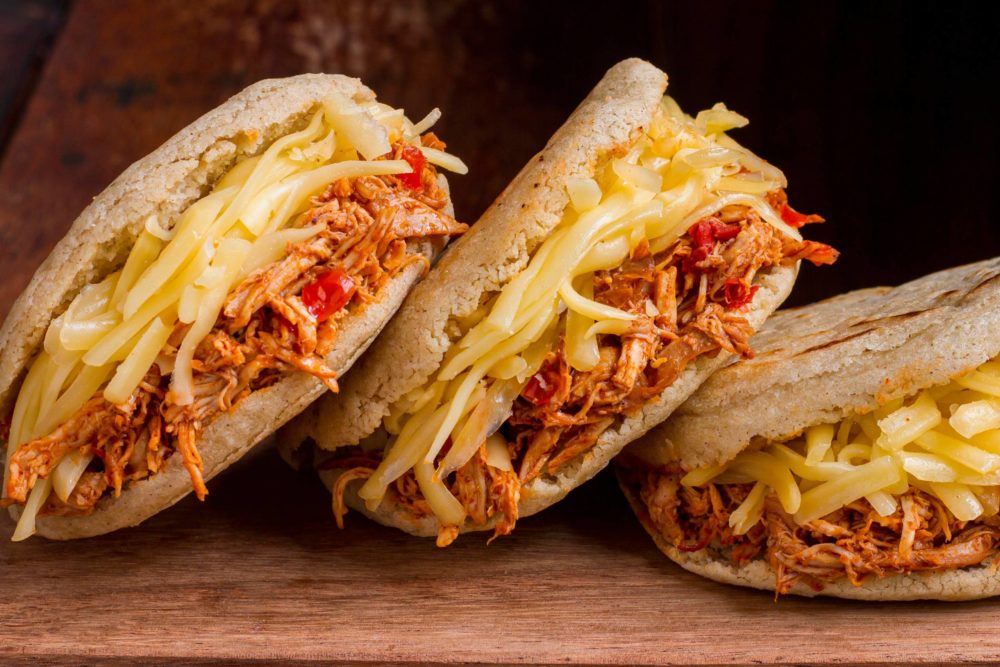 arepas-1000x667 - Cuáles son las comidas callejeras típicas de Colombia más populares