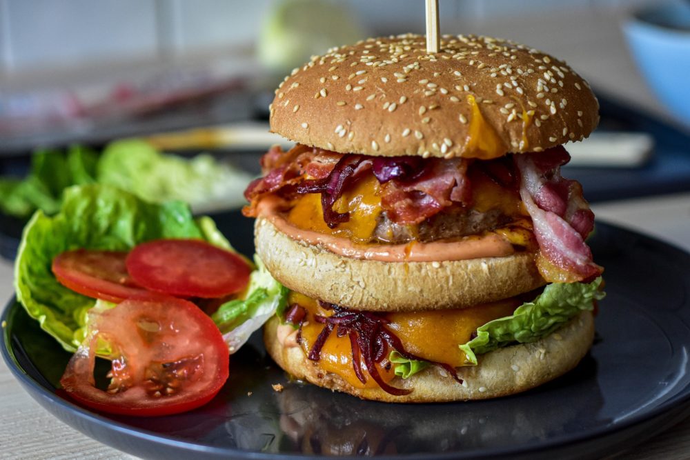 burger-7221436_1920-1000x667 - Dónde comer hamburguesas en Madrid: precios y ubicación