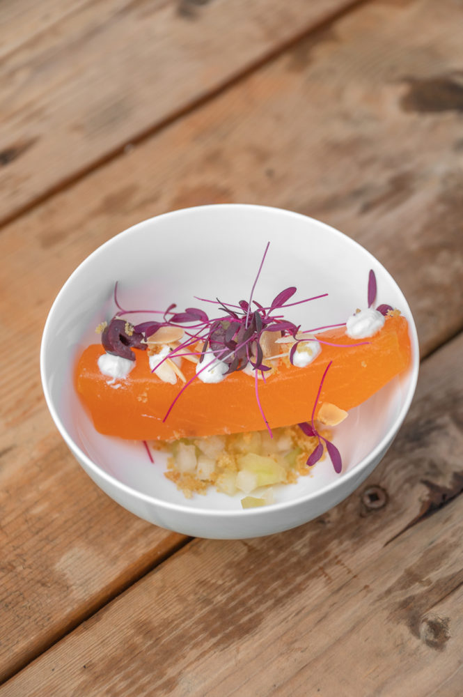 cena-especial-de-la-granja-a-la-mesa-Thames-River-Melons-Ontarios-Southwest-Marck-Gutt-Don-Viajes-665x1000 - Sabores de Ontario’s Southwest: road trip culinario en Canadá