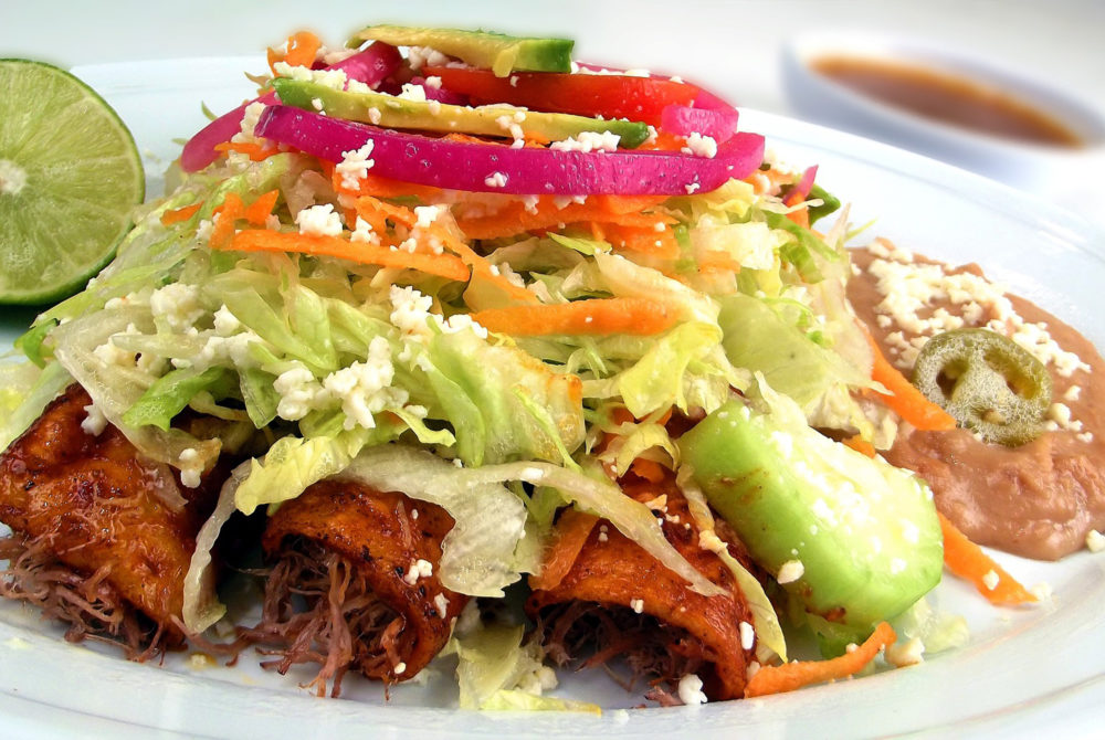 enchiladas-1000x670 - Cuáles son las comidas típicas de distintas regiones de México