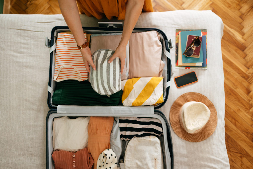 iStock-1419610165-1000x667 - ¿Se pueden llevar cuchillas de afeitar en el avión?