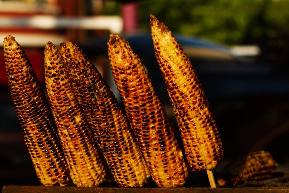 mazorca-asada-1000x667 - Cuáles son las comidas callejeras típicas de Colombia más populares