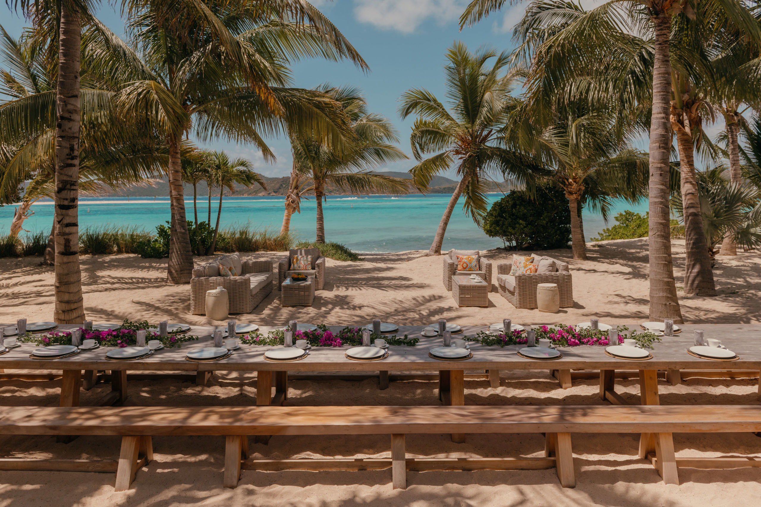 playa_Isla_Necker_2-scaled - Entrena como un campeón en esta exclusiva isla del Caribe