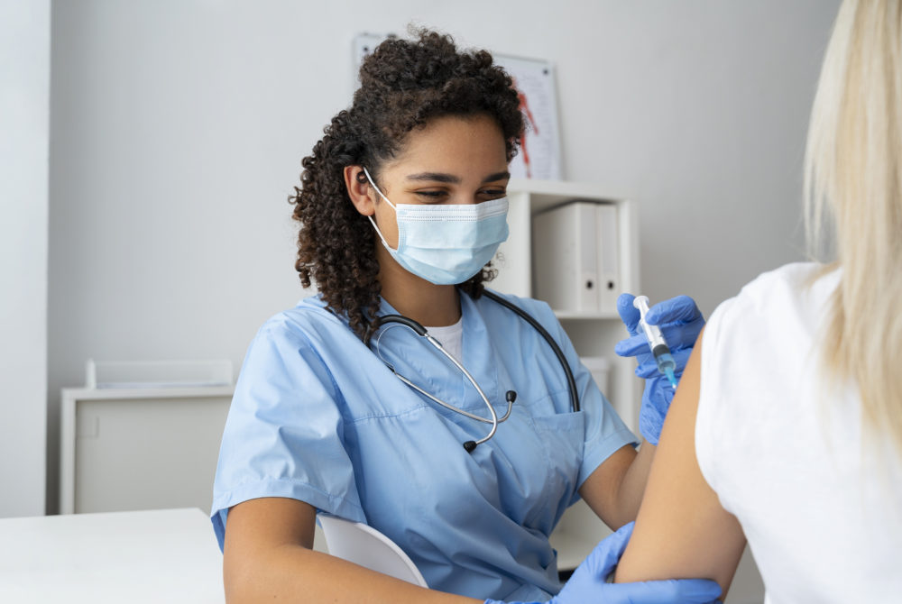 vacuna3-1000x670 - Vacuna contra la fiebre amarilla para Aruba: quiénes deben tenerla y excepciones