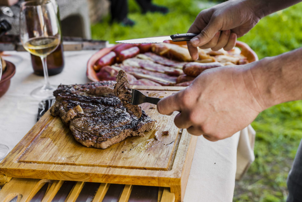 Asado2-1000x670 - 7 restaurantes de campo cerca de la Ciudad de Buenos Aires para una escapada de fin de semana