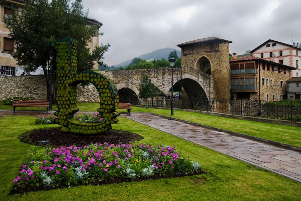 Balmaseda-Bilbao-1000x667 - El pueblo a 30 minutos de Bilbao con hermosos paisajes naturales y bellas construcciones medievales