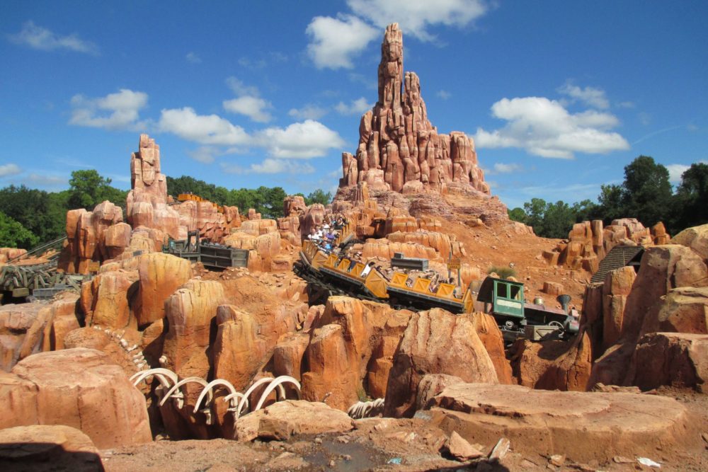 Big-Thunder-Mountain-Railroad-1-1000x667 - Cuántas montañas rusas hay en Disneyland Paris