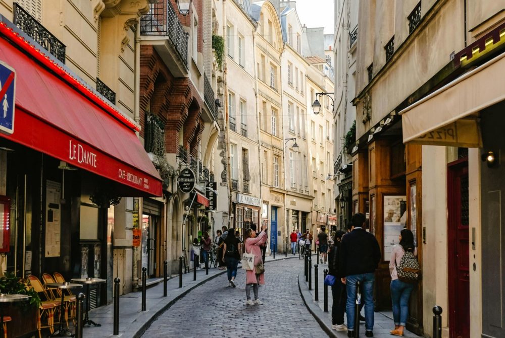 Calles-De-Pais-1000x671 - Conoce los distritos de París y elige los más seguros para los turistas