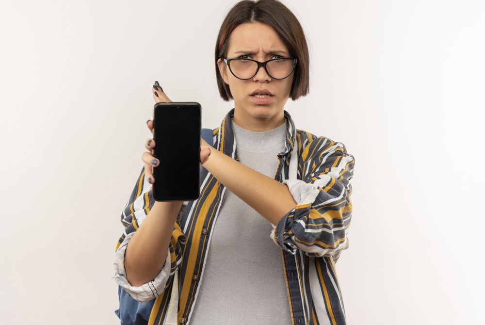 ¿Se puede llevar celular al Consulado de Estados Unidos?