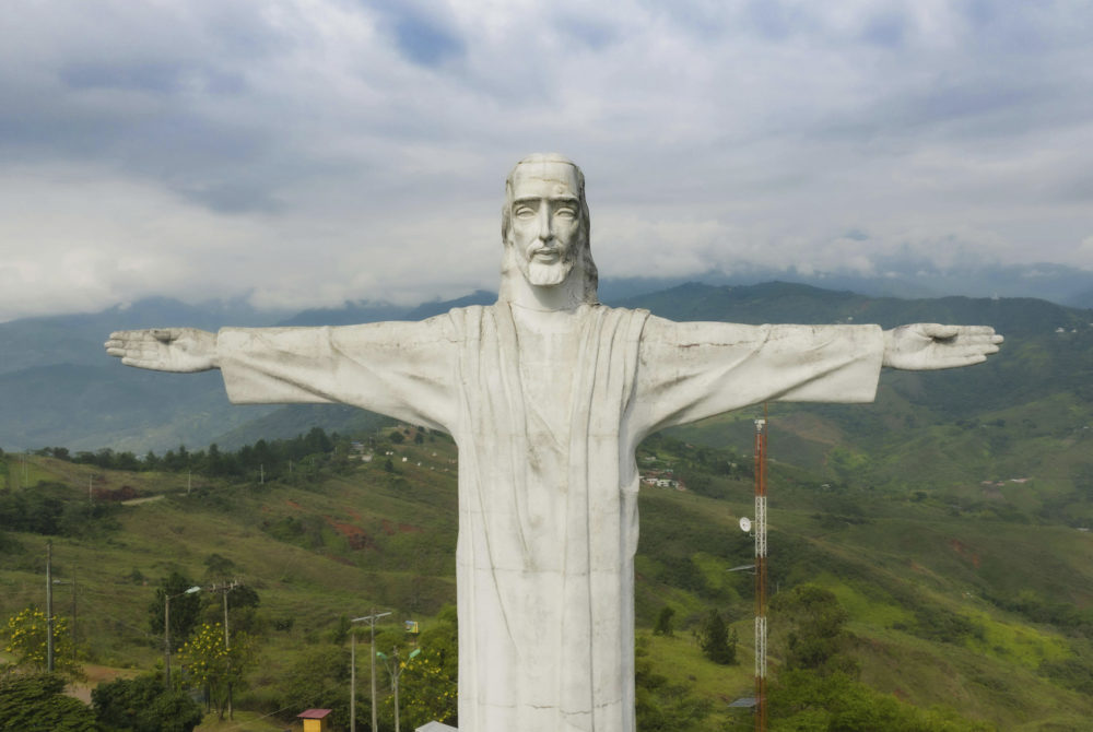 Cuáles son las mejoras que se hicieron en el monumento Cristo Rey en Cali