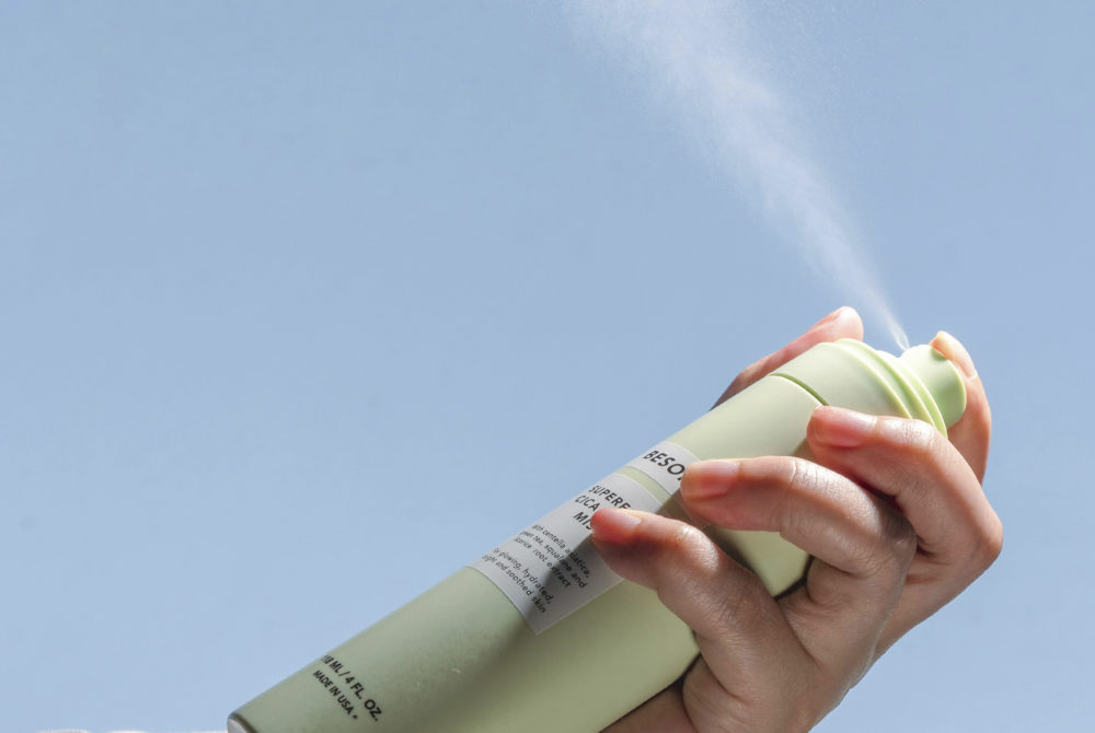 Desodorante-1000x670 - ¿Se puede llevar desodorante en el avión?