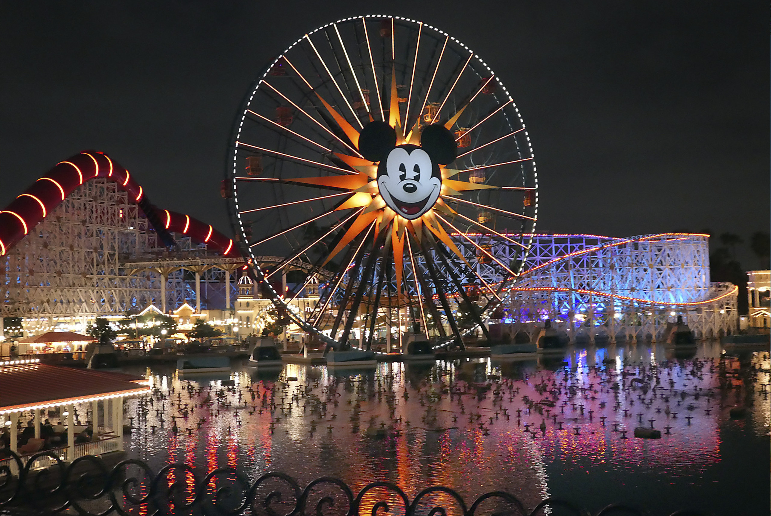 ¿Cuántos parques de Disney hay en California?