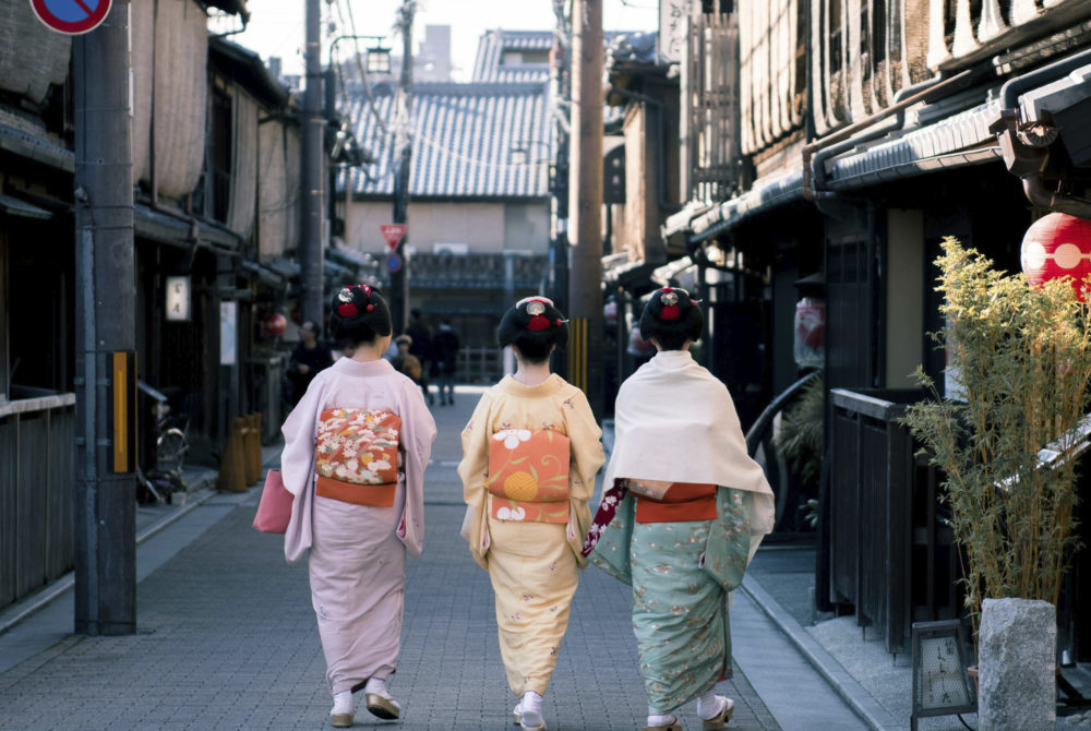 Kyoto-1000x670 - 5 viajes para mujeres solas que deberían hacer antes de los 50 años