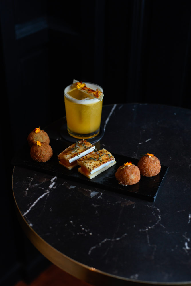 LE-club-bacan-1-667x1000 - Una noche puede ser un viaje en estos bares de hotel de Buenos Aires