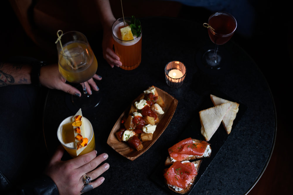 Le-club-bacan-3-1000x667 - Una noche puede ser un viaje en estos bares de hotel de Buenos Aires