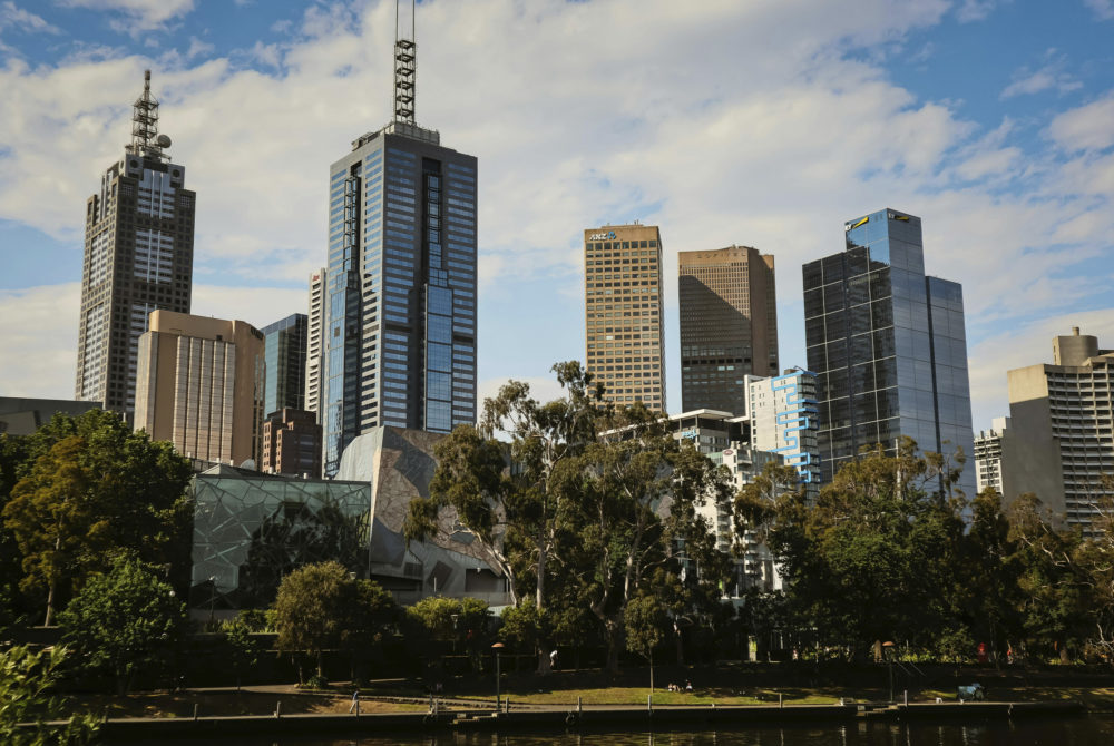 Melbourne-1000x670 - Los 5 destinos para viajes para gente sola mayor después de los 50