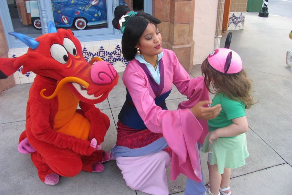 Mulan-1000x667 - Los personajes de Disney que puedes conocer en Epcot Florida