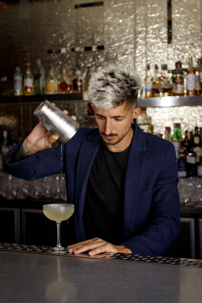 PONY-LINE-4365-667x1000 - Una noche puede ser un viaje en estos bares de hotel de Buenos Aires