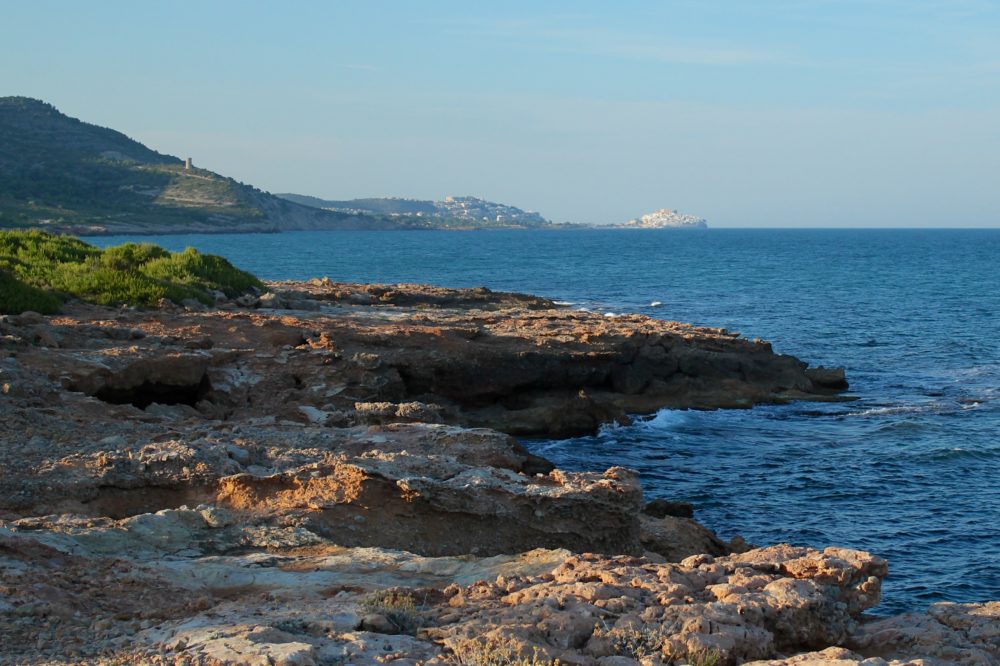Playa-Peniscola-1000x666 - El azul del Mediterráneo y el sol más bello del verano se fusionan en estas 5 playas a menos de 400 kilómetros de Madrid