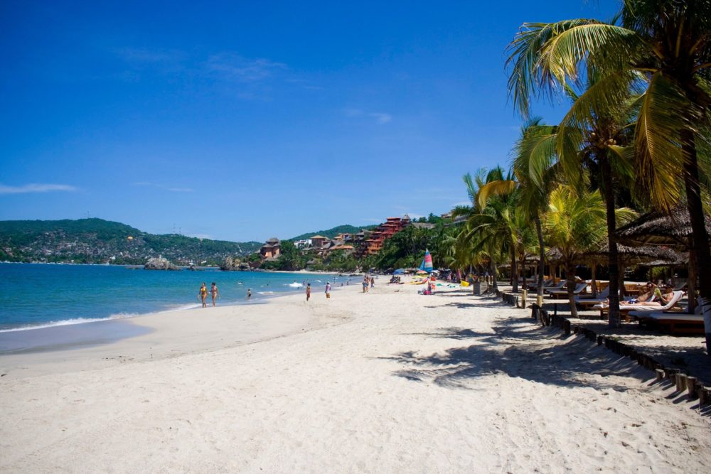 Playa-Zihuatanejo-1000x667 - Qué hacer en Zihuatanejo, uno de los mejores lugares para visitar en México