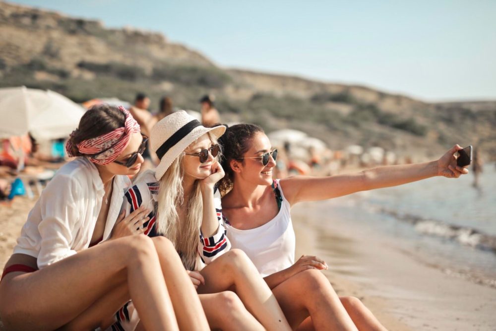 El azul del Mediterráneo y el sol más bello del verano se fusionan en estas 5 playas a menos de 400 kilómetros de Madrid