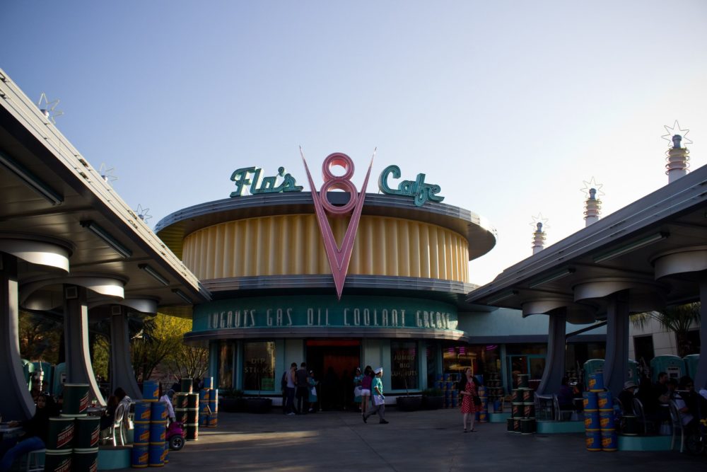 Restaurante-Flo-v-8-1000x667 - Guía completa para visitar Disney California: mejores atracciones, comidas imperdibles y shows
