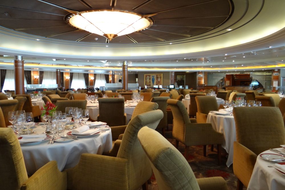 Restaurante-crucero-1000x667 - Cómo es viajar en el crucero "Grandeur" de Regent Seven Seas, uno de los más lujosos del mundo