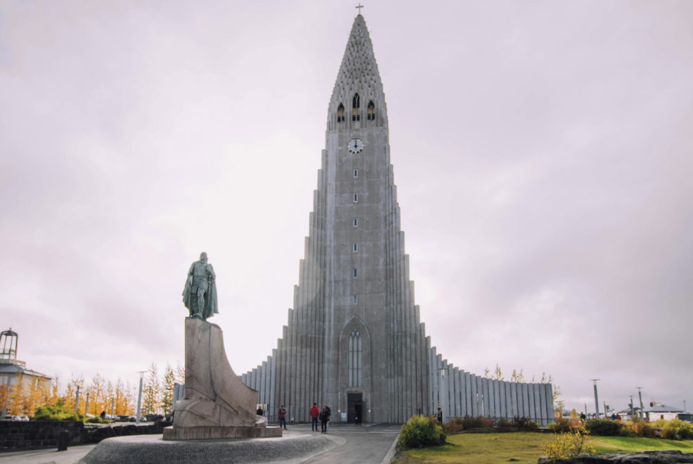 Reykjavik-1000x670 - 5 viajes para mujeres solas que deberían hacer antes de los 50 años