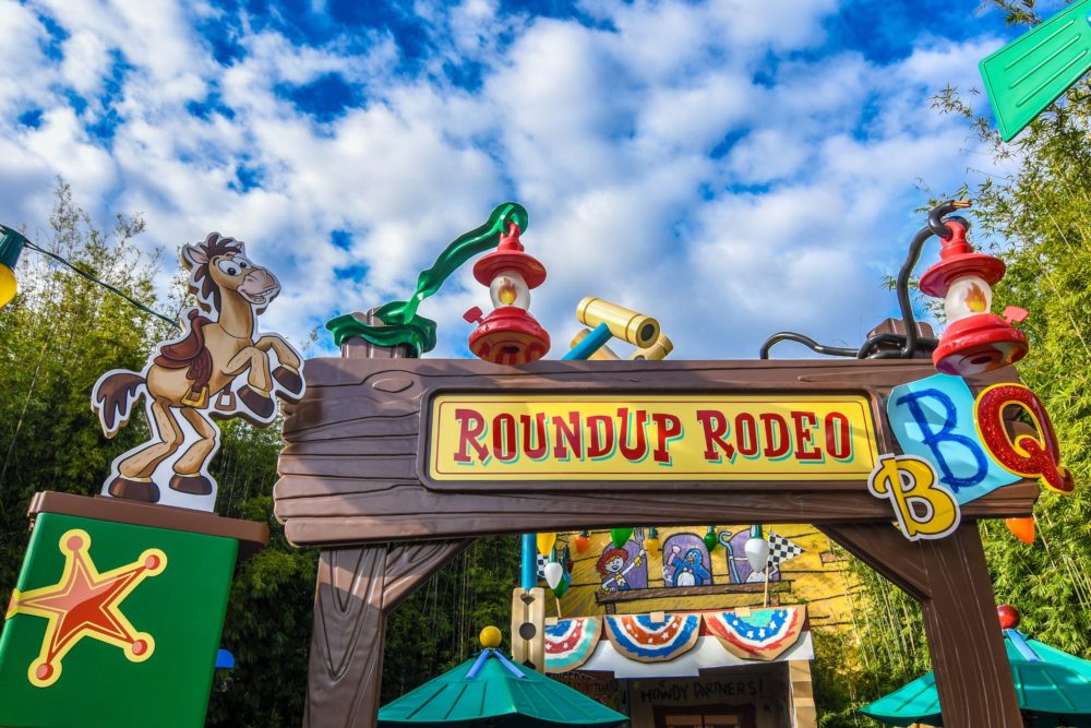 Roundup-Rodeo-BBQ-1000x667 - Guía completa para visitar Disney's Hollywood Studios en Orlando: atracciones, comidas y secretos