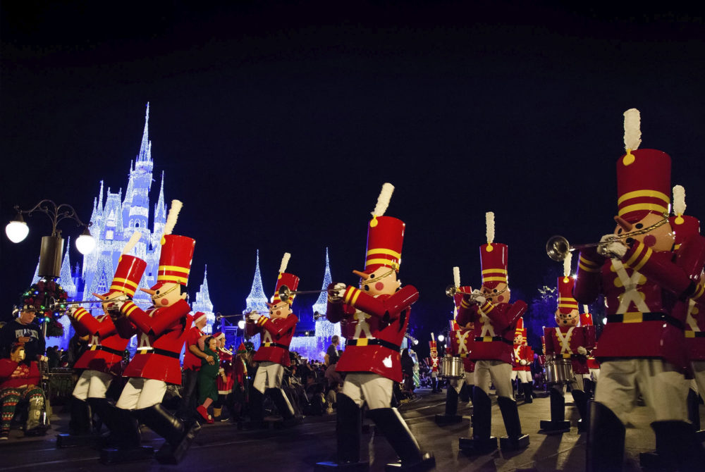 Show-Disney-1000x670 - Cuándo empieza la temporada navideña en Disney