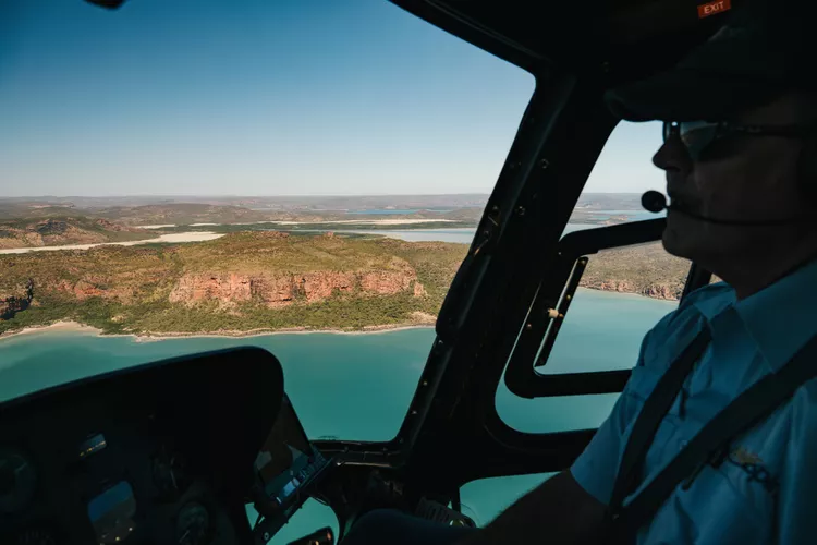 TAL-helicopter-hunter-river-KIMBERLEYPURSUIT0824-424f029b594f464da1ba95550d657dc5 - Así es navegar por una de las regiones más remotas de Australia, con cocodrilos mortales y paisajes ancestrales