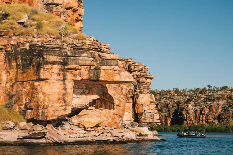 TAL-zodiac-king-george-river-KIMBERLEYPURSUIT0824-9b0fa00e8b2a42428688cb3082a267f2 - Así es navegar por una de las regiones más remotas de Australia, con cocodrilos mortales y paisajes ancestrales