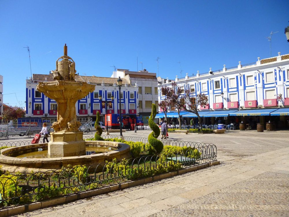 Valdepenas_-_Plaza_de_Espana_03-1000x750 - Los 7 mejores pueblos en España para celebrar la vendimia en 2024