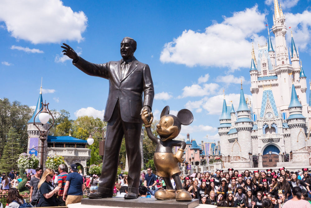 Walt-Disney-1000x670 - Cuáles son los parques de diversiones más visitados del mundo