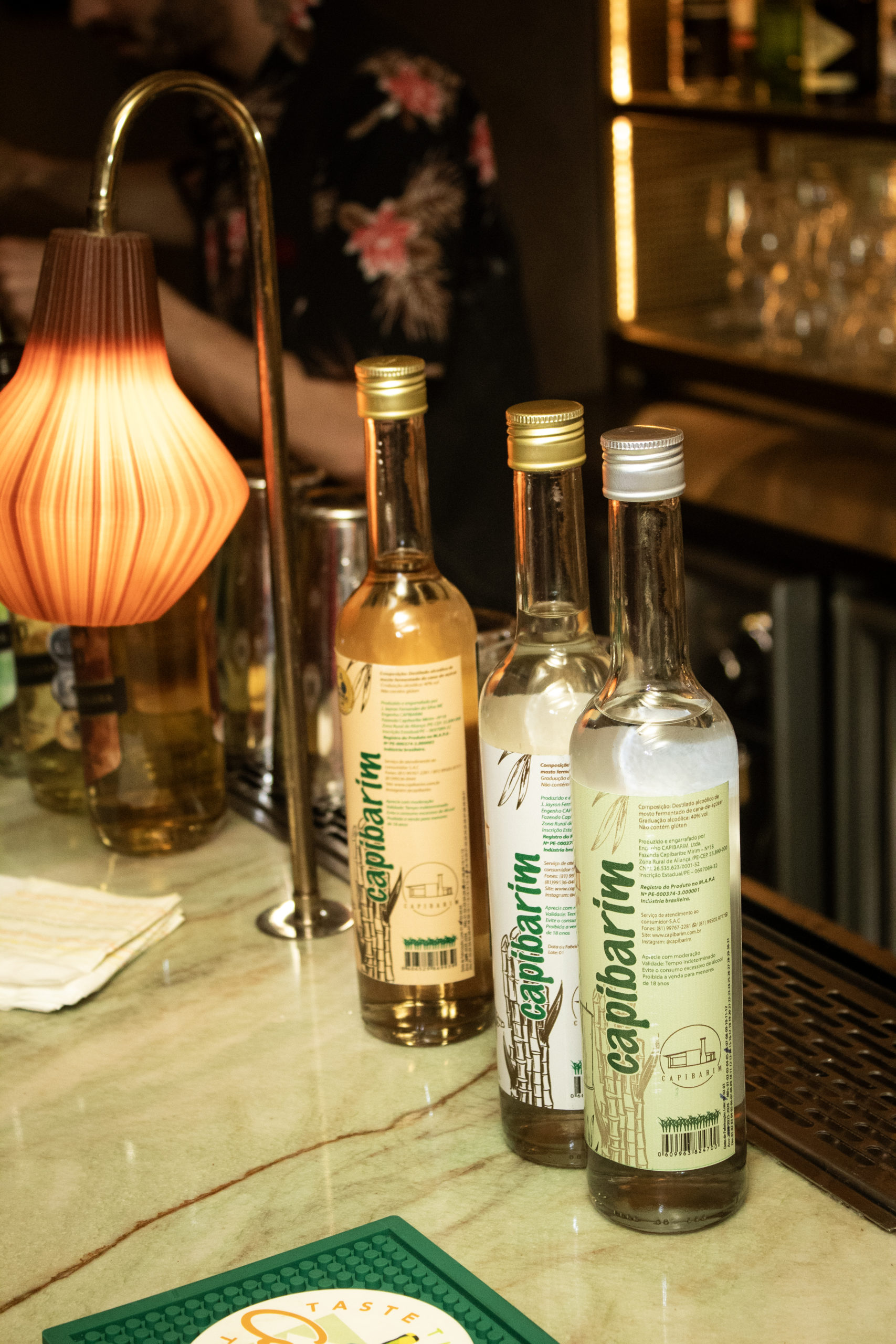 cachaza_artesanal_Brasil_1-scaled - Sabores de Brasil: un recorrido por los matices de la cachaza