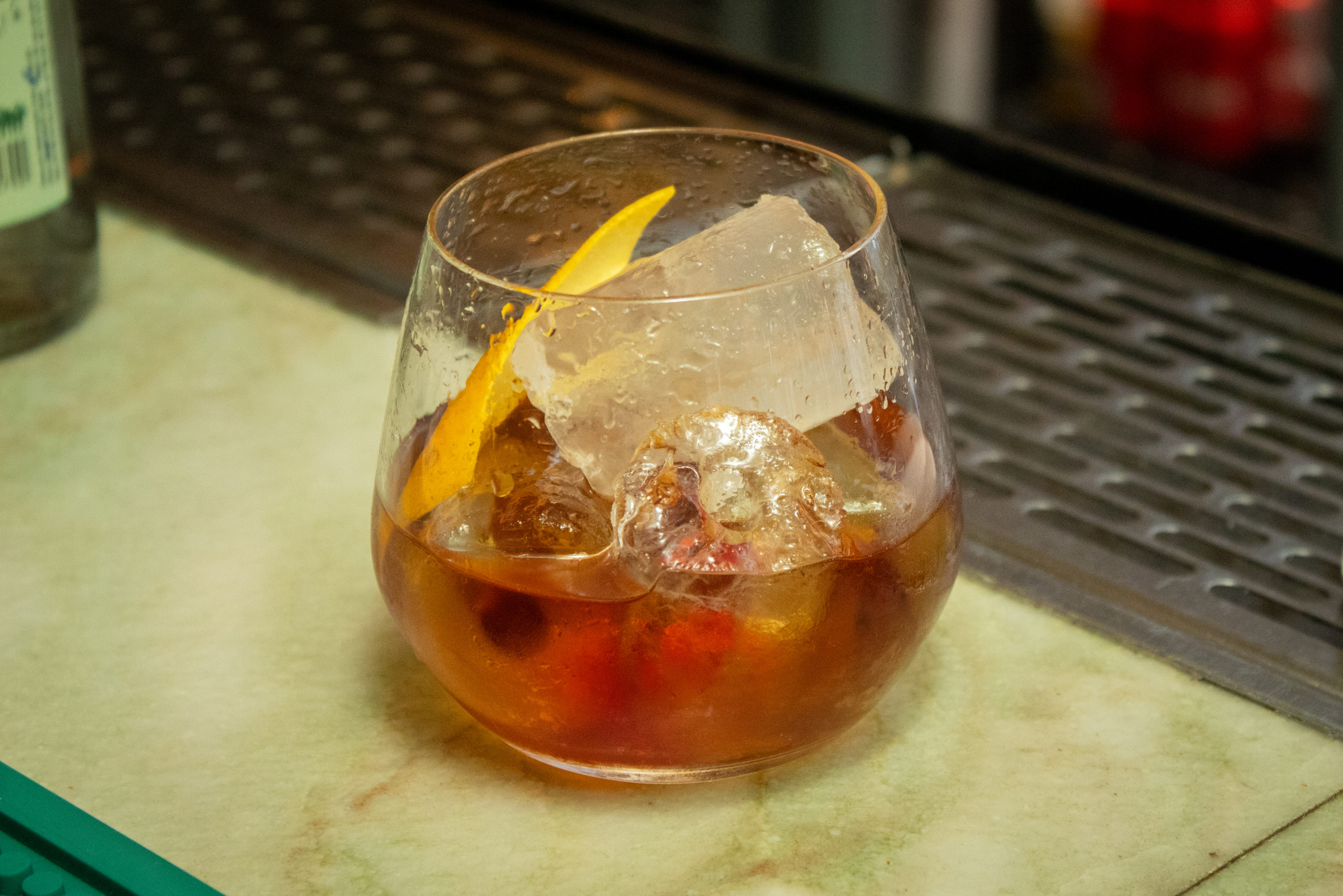 caipirinha_cachaza_2-scaled - Sabores de Brasil: un recorrido por los matices de la cachaza