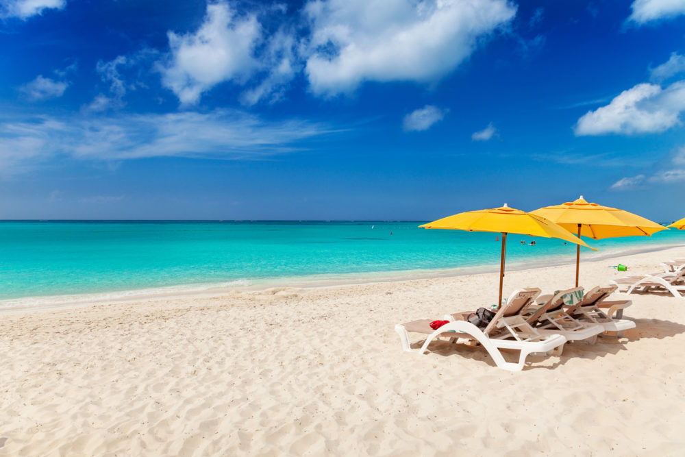 iStock-1492665510-1000x667 - 7 playas sin sargazo en el Caribe