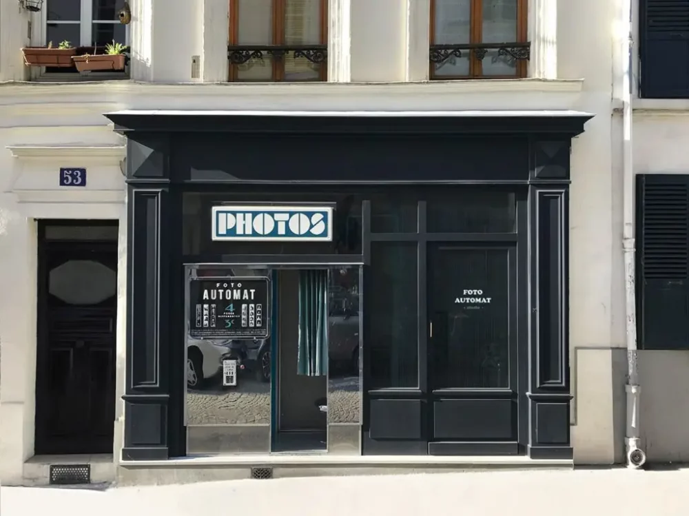page-fotoautomat-photomaton-vintage-montmartre-paris-1024x767.jpg-1-1000x749 - Guía para encontrar las últimas cabinas fotográficas analógicas del mundo